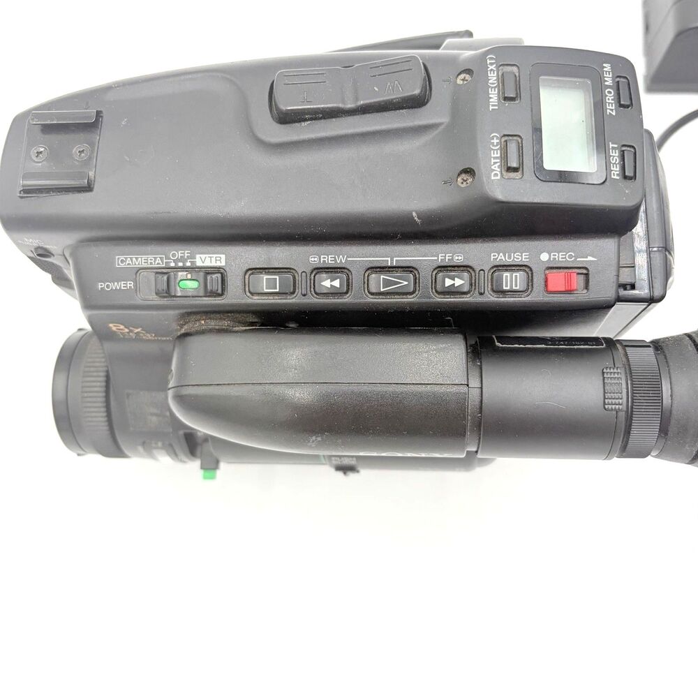 Sony CCD-TR6 Video8 Handycam Camcorder Bundle AC-V35A For Parts Repair Powers On - Picture 3 of 10